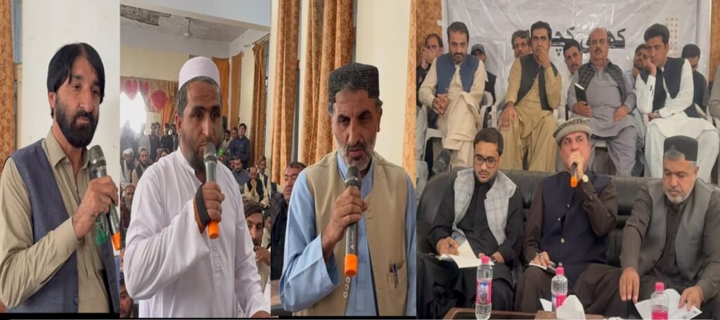 اسپیکر بلوچستان اسمبلی کیپٹن (ر) عبدالخالق اچکزئی کھلی کچہری میں شہریوں کی جانب سے پیش کیے گئے مختلف سوالات اور مسائل کے جوابات دے رہے ہیں