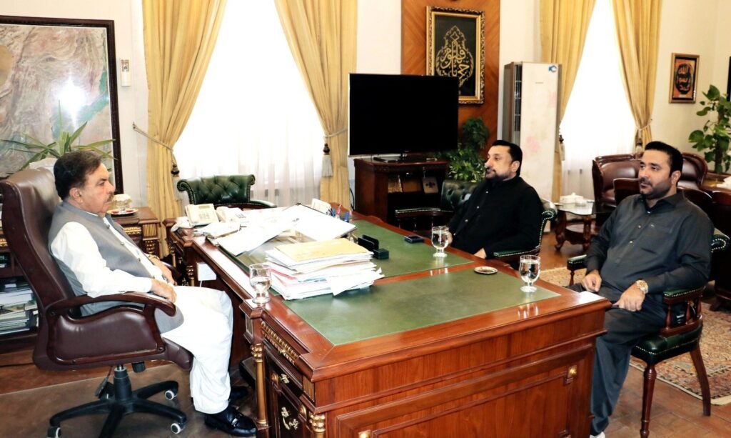 Governor Balochistan Jaffar Khan Mandokhail se parliamentary secretary Barkat Ali Rind mulaqat kar rahe hain