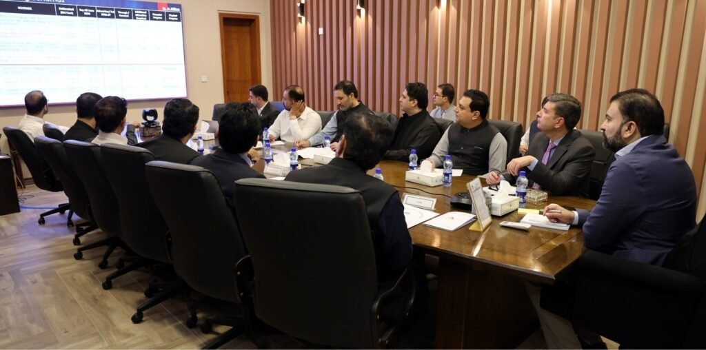 Wazir-e-aala Balochistan Mir Sarfraz Bugti ko Quetta Development Package ki pesh raft se mutaliq briefing di ja rahi hai