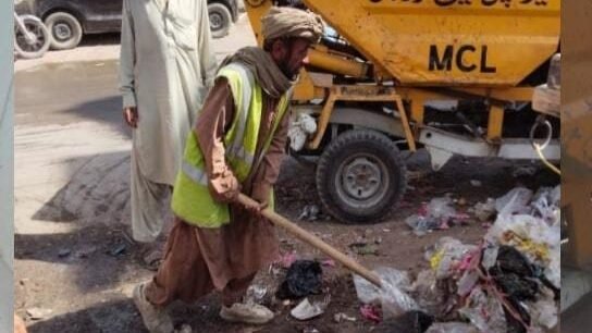 کمشنر لورالائی کی ہدایت پر میونسپل کمیٹی کی شہر بھر میں صفائی مہم، نالیوں اور قبرستانوں کی صفائی جاری