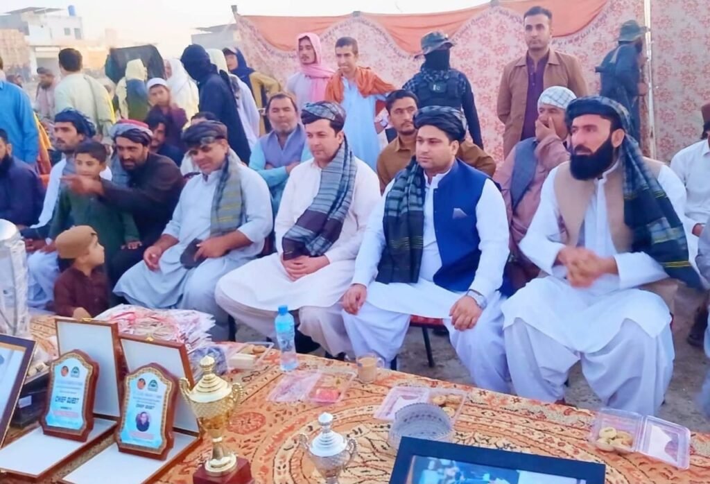 Deputy Commissioner Qila Abdullah Munawar Hassan Magsi teesre All Jashn-e-Azadi Seven Side Football Tournament ke final mein bataur mehman-e-khusoosi shareek