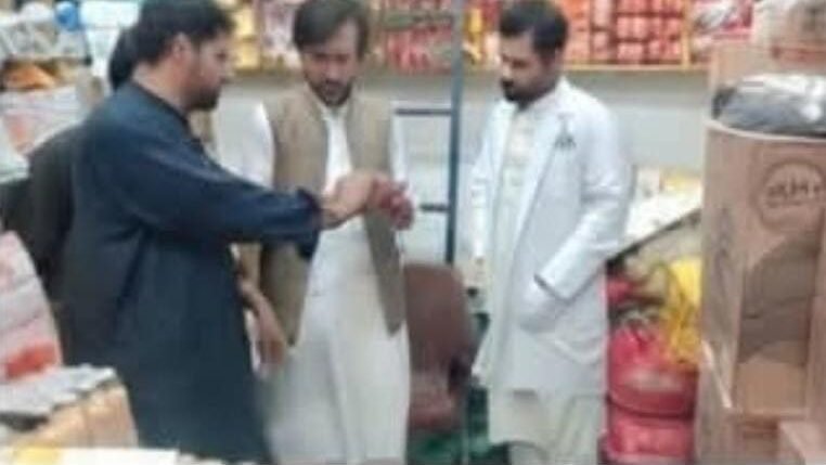لورالائی: بلوچستان فوڈ اتھارٹی کی ژوب روڈ پر کارروائی، بغیر لیبل فارمولا دودھ اور زائد المیعاد مصالحے برآمد