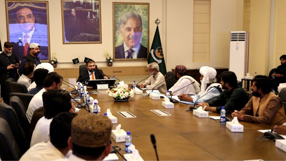 وزیر اعلیٰ سرفراز بگٹی سے بگٹی قبیلے کے وفد کی ملاقات، ڈیرہ بگٹی اور سوئی کی ترقی پر گفتگو