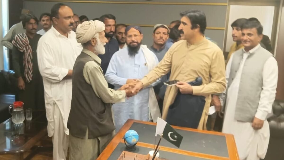 صوبائی وزیر حاجی نور محمد دمڑ سے مختلف وفود کی ملاقاتیں، مسائل کے حل کی یقین دہانی