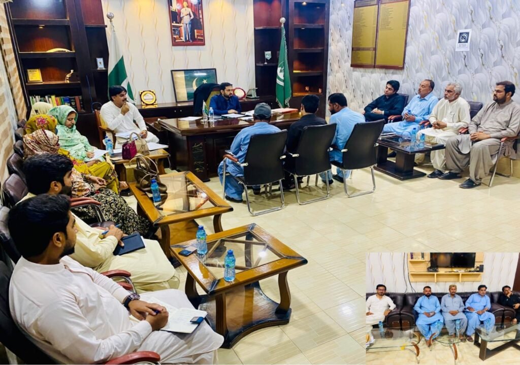 Naseerabad: Deputy Commissioner Naseerabad Virender Lal District Education Committee ke munaqida ijlas ki sadarat kar rahe hain