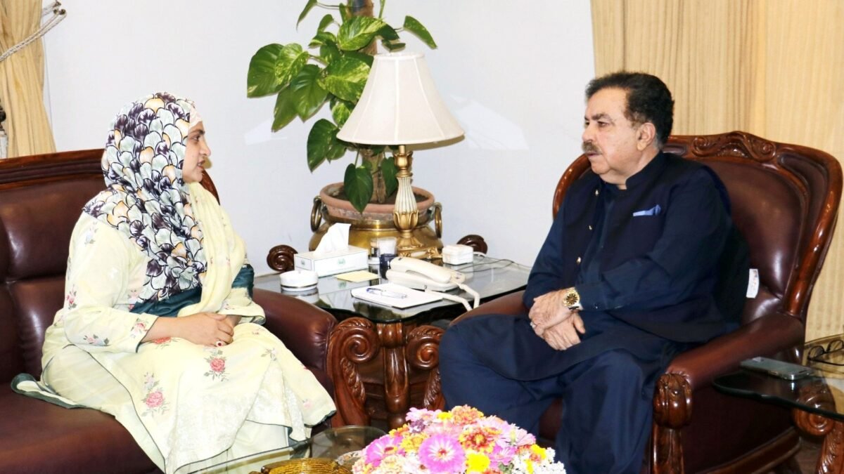 گورنر جعفر خان مندوخیل سے برکت علی رند، مطیع اللہ آغا اور پہلی نرس پی ایچ ڈی ڈاکٹر نبیلہ ثمرین کی ملاقاتیں