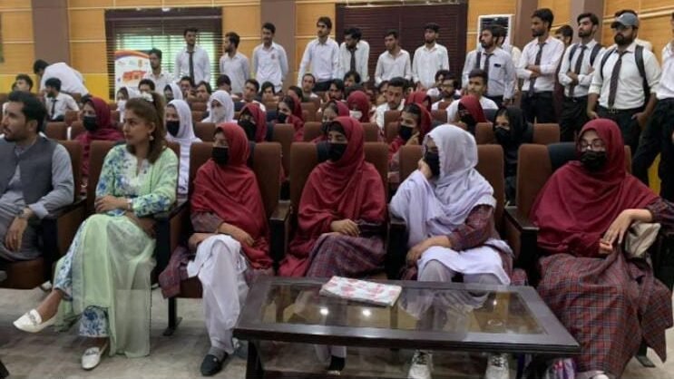 یونیورسٹی آف لورالائی کے وائس چانسلر ڈاکٹر احسان اللہ کاکڑ کو تمغہ امتیاز ملنے پر کیمپس میں تقریب