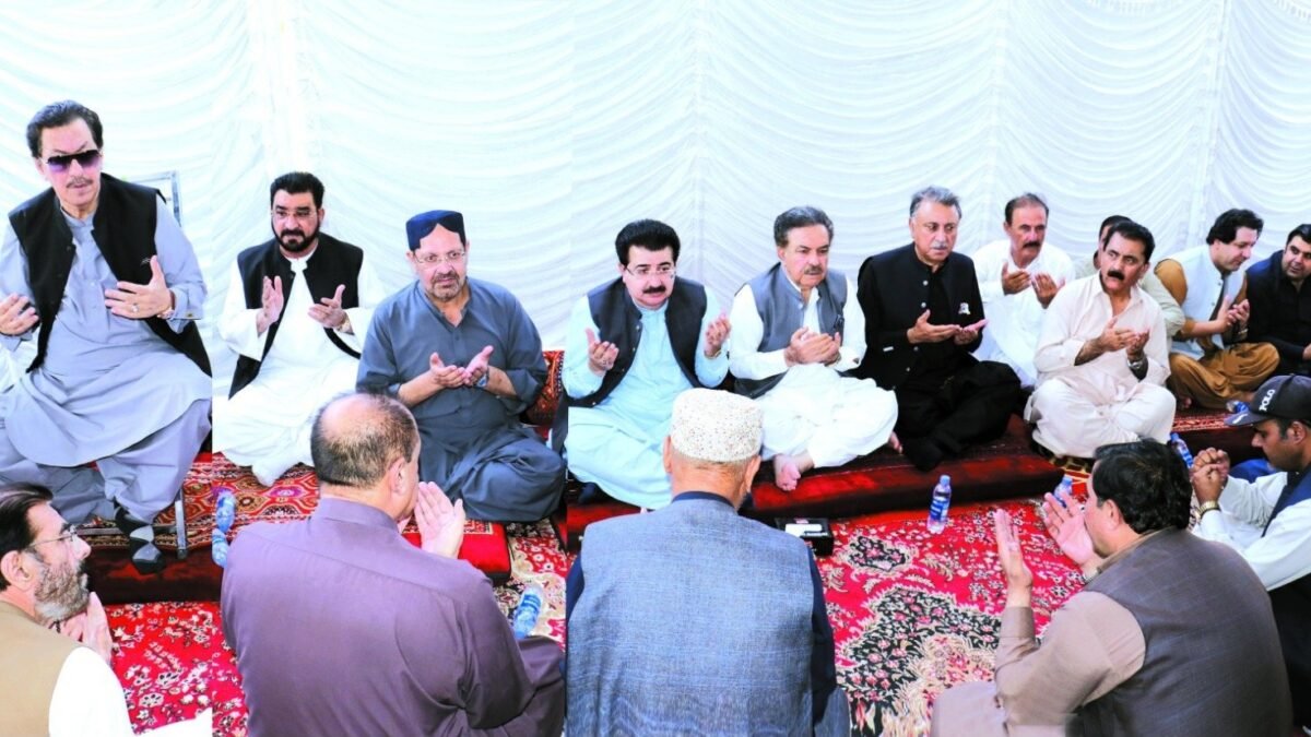 گورنر بلوچستان جعفر خان مندوخیل اور صادق سنجرانی کی سابق سینیٹر نصیب اللہ بازئی کی وفات پر تعزیت