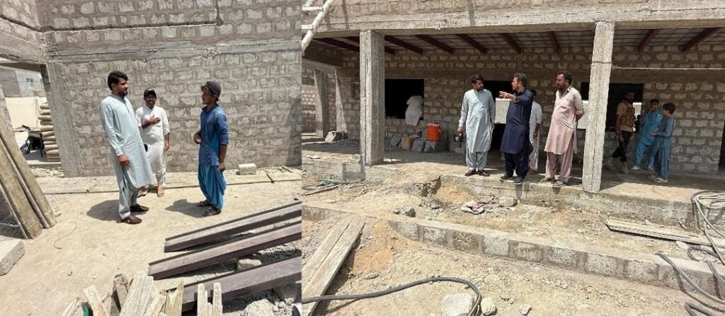 جیوانی: اسسٹنٹ کمشنر طارق امام گورنمنٹ گرلز مڈل اسکول گنز میں زیر تعمیر اضافی کمروں کے تعمیراتی کام کا معائنہ اور معیار کا جائزہ لے رہے ہیں