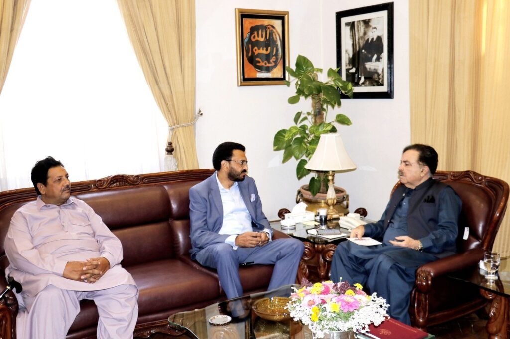 گورنر بلوچستان جعفر خان مندوخیل سے سابق وفاقی وزیر خلیل جارج ملاقات کر رہے ہیں