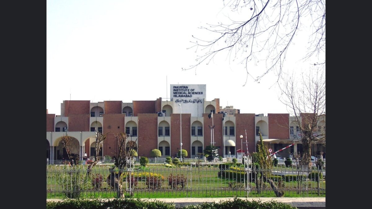 سانحہ پمز خطرے کی گھنٹی ہے، کرپشن کا نیٹ ورک توڑنا ہوگا، خواجہ آصف