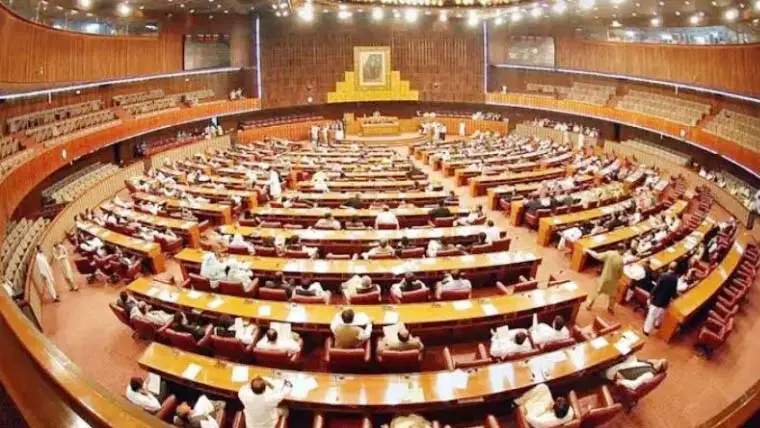 قومی اسمبلی میں خیبرپختونخوا ایمرجنسی کی توثیق کی قرارداد پیش، وزیراعظم بھی ایوان میں پہنچے