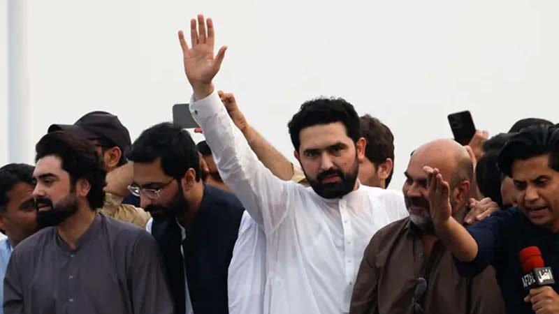 وفاق کا وزیراعلیٰ کے پی سہیل آفریدی کی نقل و حرکت محدود کرنے کا فیصلہ، پشاور میں سیکیورٹی سخت