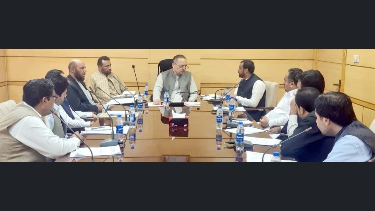 کوئٹہ: شکایات و مقدمات کی پیش رفت پر صوبائی محتسب کا افسران کے ساتھ اہم اجلاس