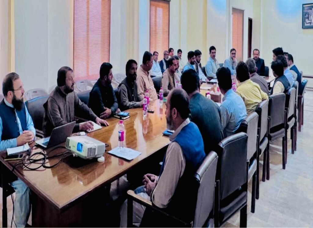 ڈپٹی کمشنر چمن حبیب احمد بنگلزئی کی کمشنر پشین ڈویژن قائم خان لاشاری کو ضلع چمن کے انتظامی امور، امن وامان اور سیکورٹی صورتحال کے حوالے سے تفصیلی بریفنگ
