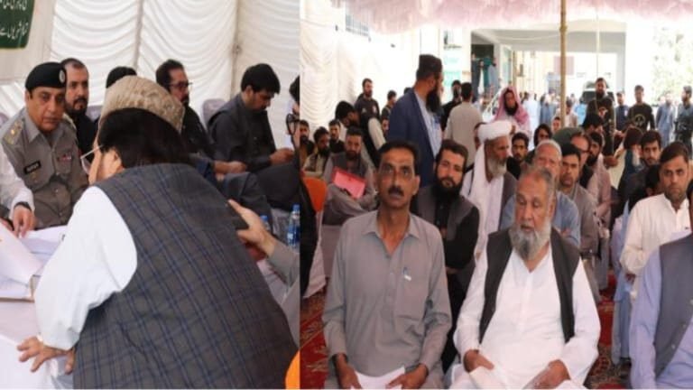 کوئٹہ: ڈپٹی کمشنر مہراللہ بادینی کی زیرصدارت ڈی سی آفس میں کھلی کچہری، شہریوں کے مسائل سنے گئے
