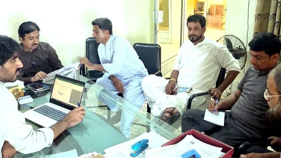 حب میں الیکٹرک انسپکٹر سراج احمد سمالانی کی کھلی کچہری، کے الیکٹرک صارفین کی شکایات سنیں