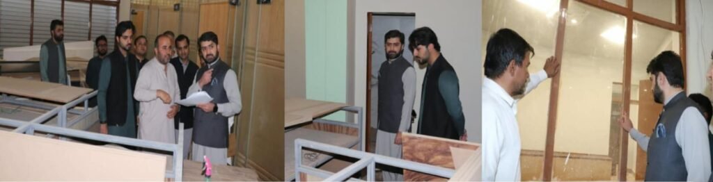 ڈپٹی کمشنر کوئٹہ مہر اللہ بادینی یونیورسٹی آف بلوچستان میں زیر تعمیر جدید آئی ٹی لیب کا معائنہ کر رہے ہیں