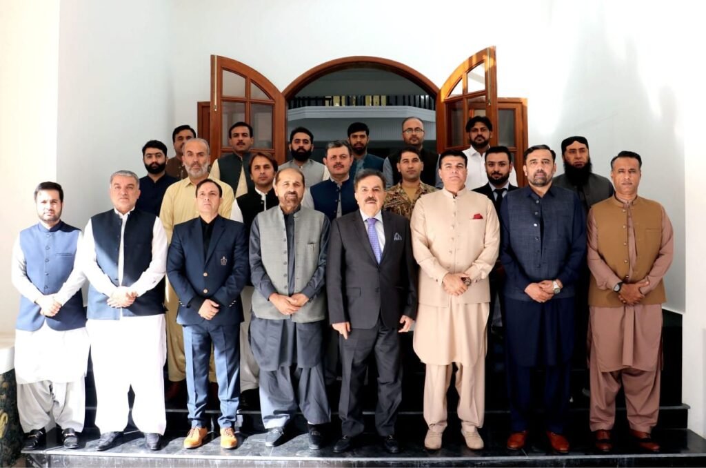 گورنر بلوچستان جعفر خان مندوخیل کا آل بلوچستان کیڈٹ کالجز کے 19ویں بورڈ آف گورنرز اجلاس کے شرکاء کے ساتھ گروپ فوٹو
