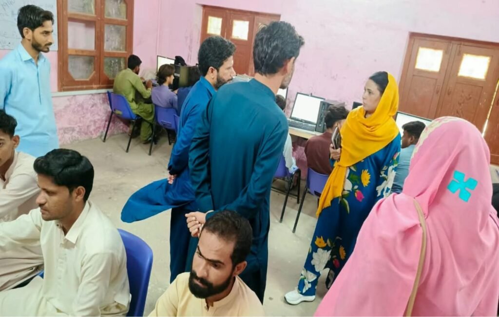 Usta Muhammad: Deputy Commissioner ki hidayat par Assistant Commissioner Usta Muhammad Maria Shamoon Carpet Center ka daura kar rahi hain