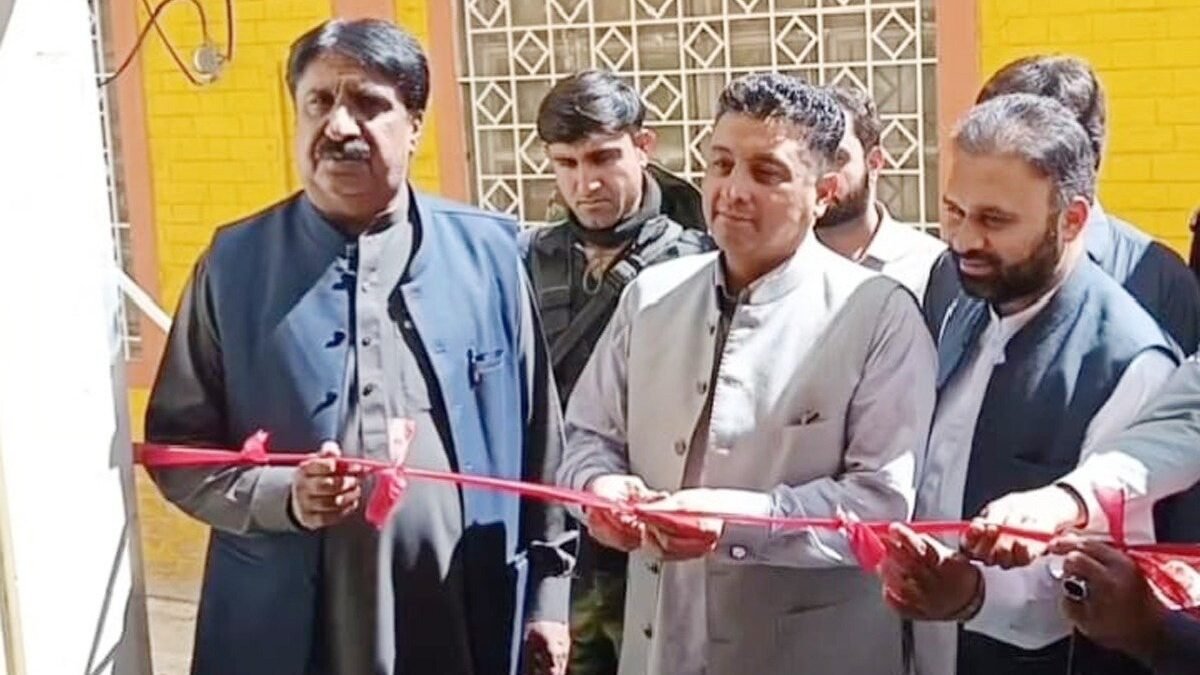 ڈی ایچ کیو ہسپتال زیارت میں ڈائیلاسز سروس کا آغاز، ڈپٹی کمشنر عبدالقدوس اچکزئی نے مشین کا افتتاح کیا