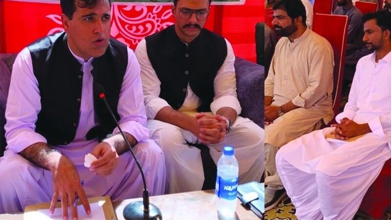 ڈپٹی کمشنر حب جمعداد مندوخیل کی ساحلی بستی ڈام میں کھلی کچہری، ماہیگیروں کو آبنوشی کی سہولیات کی یقین دہانی