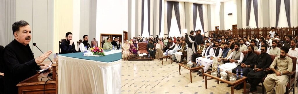 گورنر بلوچستان جعفر خان مندوخیل مسلم لیگ ن یوتھ ونگ بلوچستان کی منعقدہ تقریب کے شرکاء سے خطاب کر رہے ہیں
