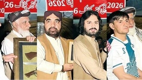 کچلاک: ایم پی اے ملک نعیم خان بازئی نے کلی کتیر فٹبال ٹورنامنٹ کی فاتح اور رنر اپ ٹیموں کو ٹرافیاں دیں