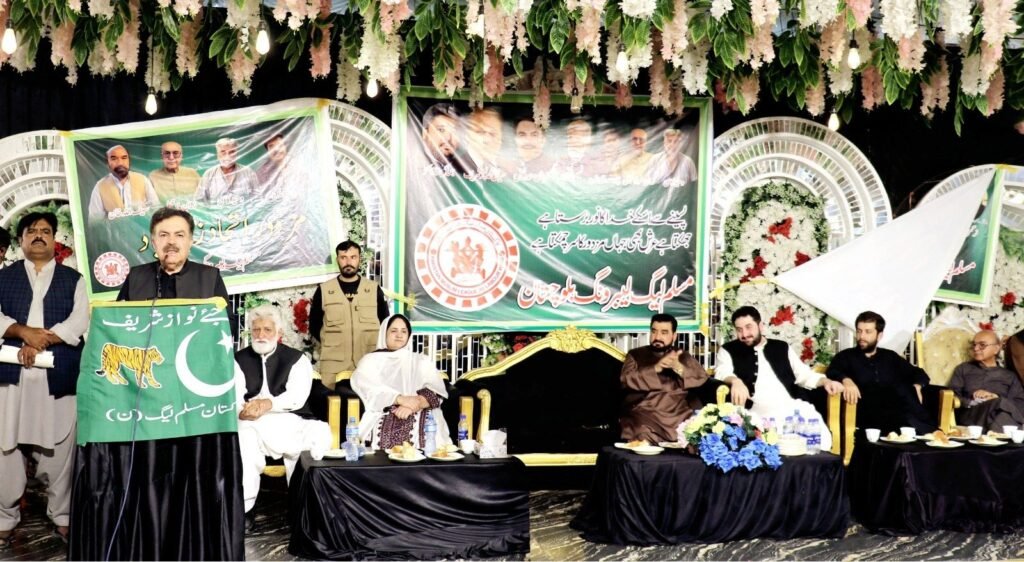 گورنر بلوچستان جعفر خان مندوخیل مسلم لیگ ن لیبر ونگ بلوچستان کی منعقدہ تقریب کے شرکاء سے خطاب کر رہے ہیں
