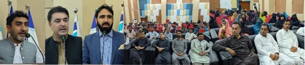 گوادر ڈپٹی کمشنر نقیب اللہ کاکڑ رائز بلوچستان پروگرام کے تحت مالی معاونت کی تقسیم کی تقریب سے خطاب کر رہے ہیں