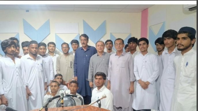 عطاء شاد ڈگری کالج تربت کے طلباء کا ریڈیو پاکستان تربت کا مطالعاتی دورہ، براہِ راست پروگرام میں شرکت