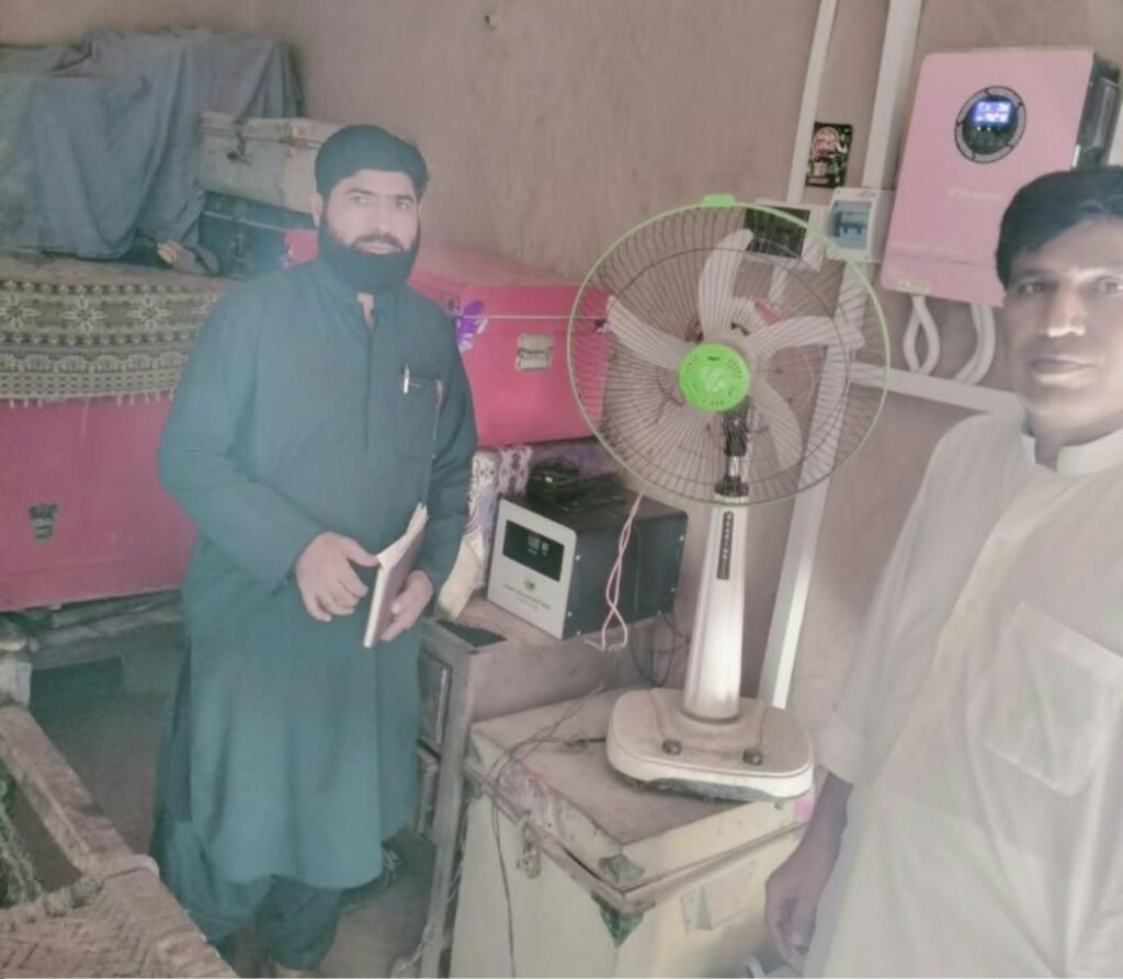 استا محمد: ڈپٹی کمشنر کی ہدایت پر ایڈیشنل ڈپٹی کمشنر محمد اسماعیل لاشاری مختلف علاقوں میں سولر سسٹم کی تنصیب کا معائنہ کر رہے ہیں