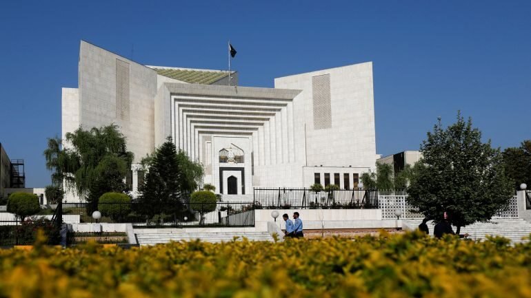 ٹیسٹ نہ لینے کی ذمہ داری محکموں پر، بحال ملازمین مستقل تصور ہوں گے: وفاقی آئینی عدالت