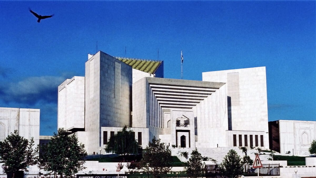 وفاقی آئینی عدالت: ہائیکورٹ انتظامیہ کی جگہ فیصلے نہیں کر سکتی