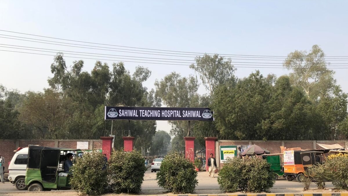 ساہیوال ٹیچنگ ہسپتال کے چلڈرن وارڈ میں تیسری بار آگ، انکوائری کمیٹی کو 48 گھنٹے کی مہلت