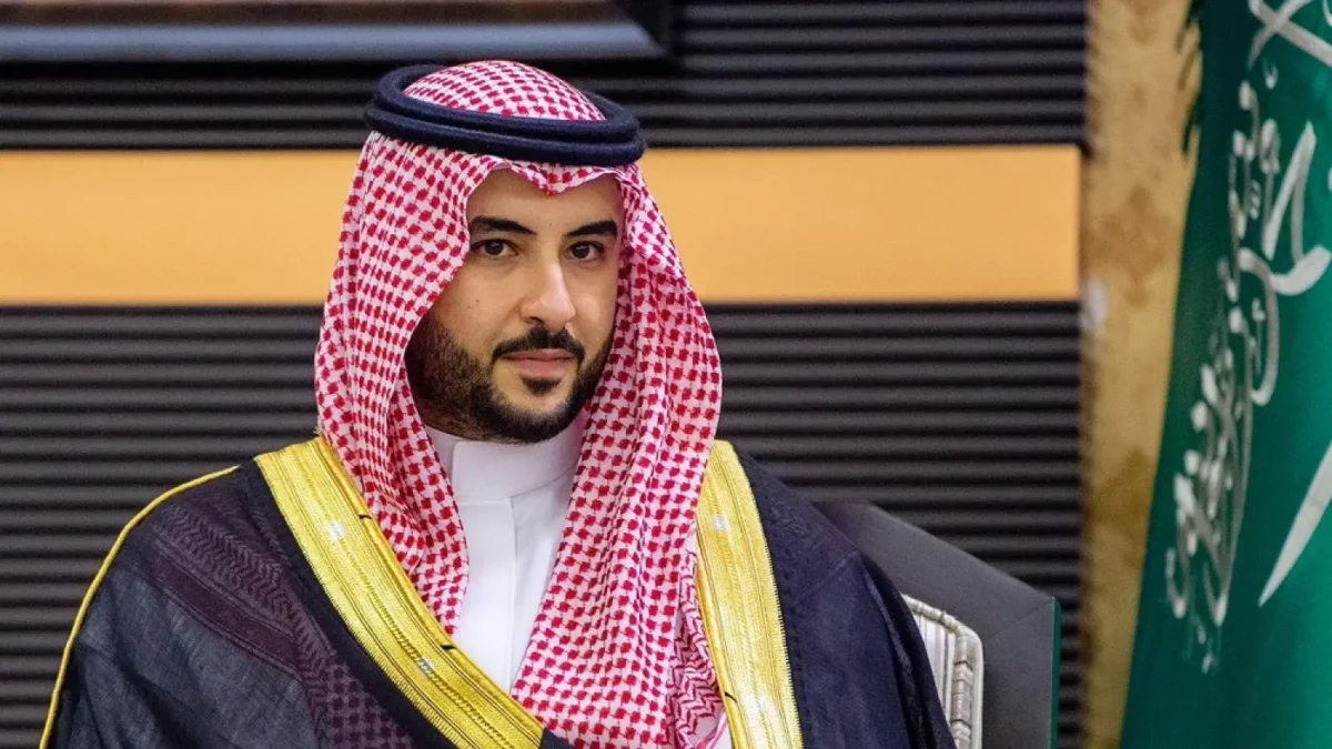 سعودی وزیرِ دفاع خالد بن سلمان کی ابوظبی میں اماراتی صدر سے ملاقات، علاقائی صورتحال پر تبادلہ خیال