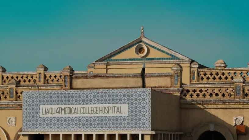 جامشورو: سڑک حادثے میں جاں بحق لڑکی کے ورثا کا پوسٹ مارٹم میں اعضاء نکالنے کا الزام