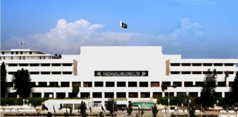 محمود خان اچکزئی کا قومی اسمبلی میں خطاب: آدھے گھنٹے میں قانون سازی پر اعتراض