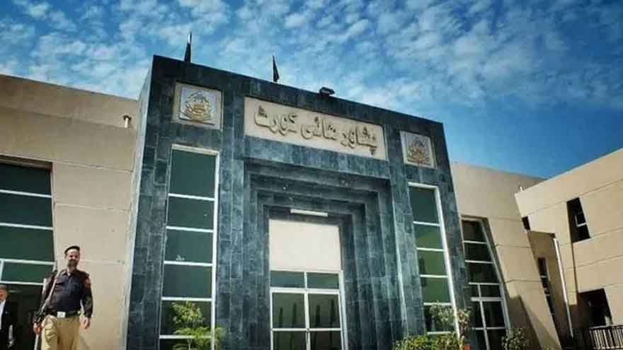 بیرسٹر گوہر نے خیبرپختونخوا میں ایمرجنسی اور پارلیمانی قراردادوں کو پشاور ہائیکورٹ میں چیلنج کر دیا