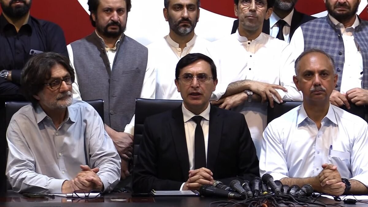 حکومت نے مذاکرات میں مایوس کیا، دہشت گردی کے خلاف جنگ متاثر نہیں ہونی چاہیے: بیرسٹر گوہر