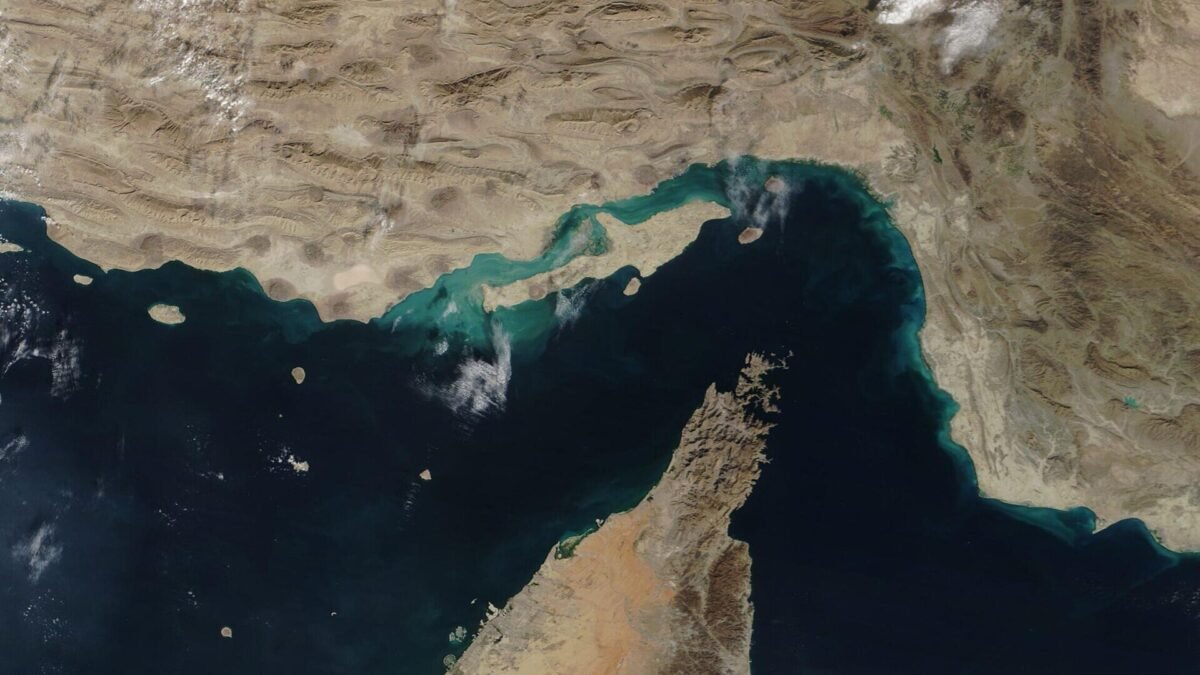 قطر کا ایران سے آبنائے ہرمز میں حملے فوری بند کرنے اور جہاز رانی کی آزادی یقینی بنانے کا مطالبہ