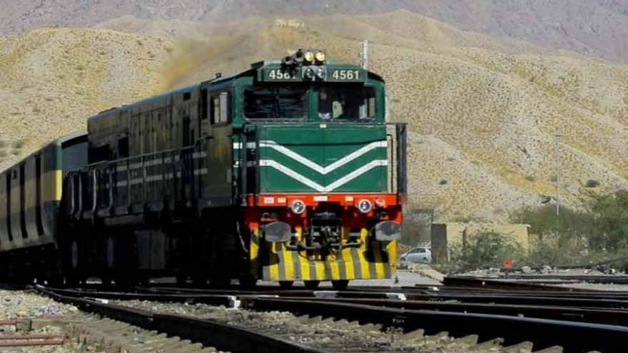 خالق آباد کے قریب جعفر ایکسپریس پر راکٹ حملے اور فائرنگ، مسافر محفوظ
