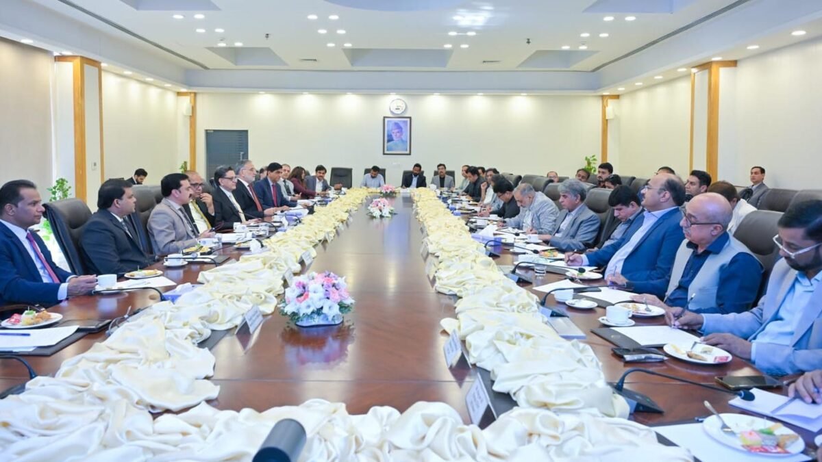 چیئرمین نیب نذیر احمد: موجودہ حکومت کے کیسز بھی کھلے ہیں، صرف تشہیر نہیں ہو رہی