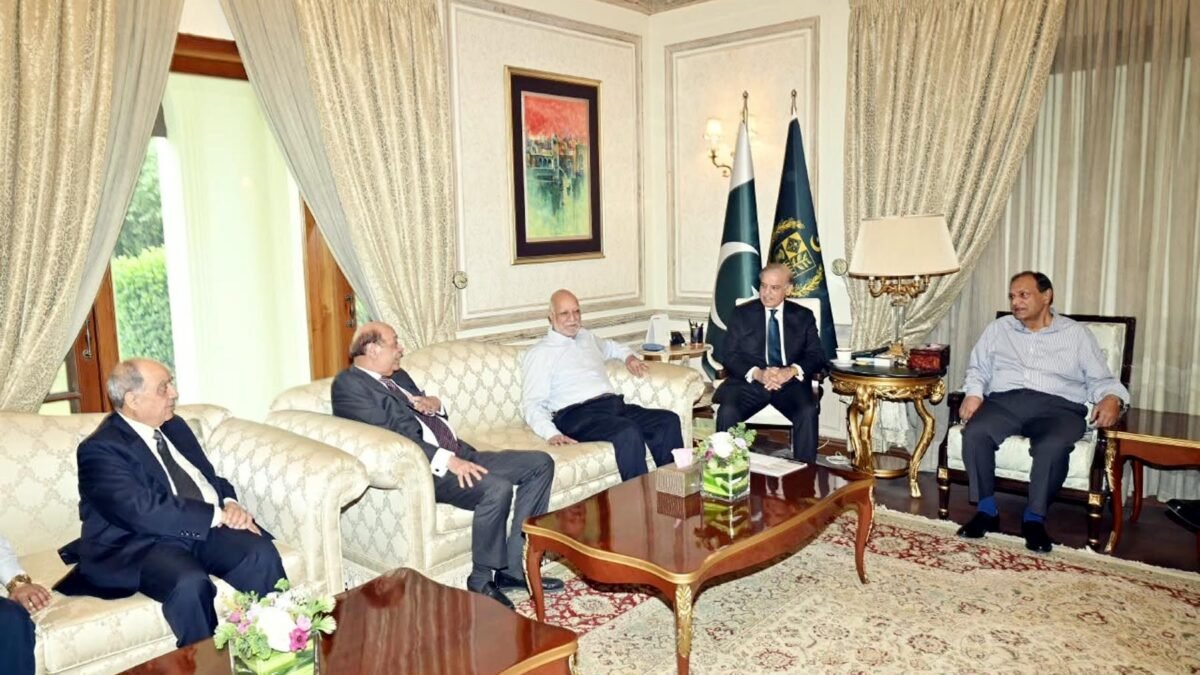 وزیراعظم شہباز شریف سے لاہور چیمبر کے فاؤنڈرز گروپ کے وفد کی ملاقات