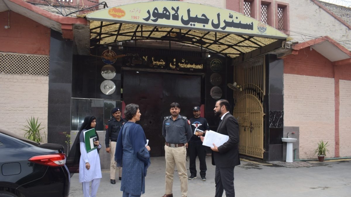 نو مئی کیس کے قیدی پی ٹی آئی رہنماؤں کا قیادت کو اتحاد اور صبر کا مشورہ