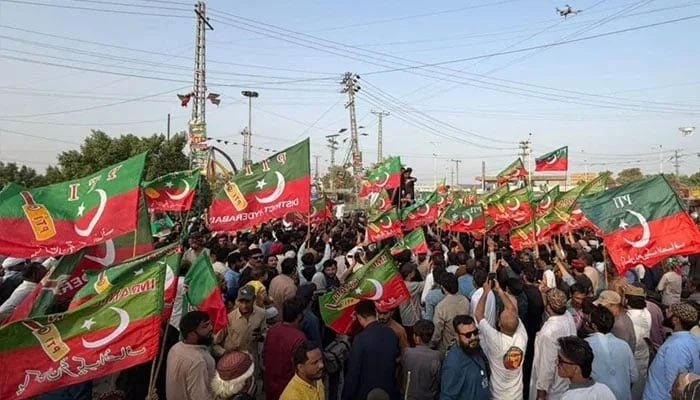 پی ٹی آئی پارلیمانی پارٹی اجلاس میں لانگ مارچ کی حکمت عملی پر سوالات، مذاکرات پر زور