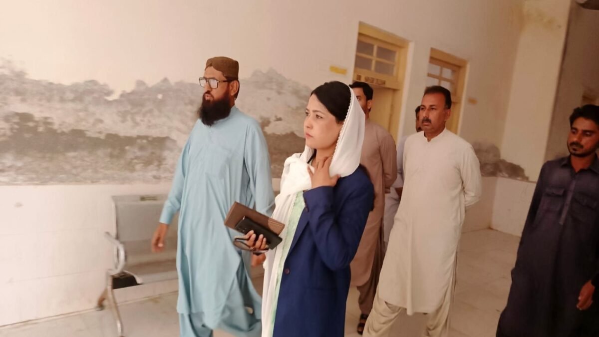 استا محمد: اسسٹنٹ کمشنر کا ڈی ایچ کیو ہسپتال دورہ، تین ڈاکٹر ڈیوٹی پر موجود نہ پائے گئے