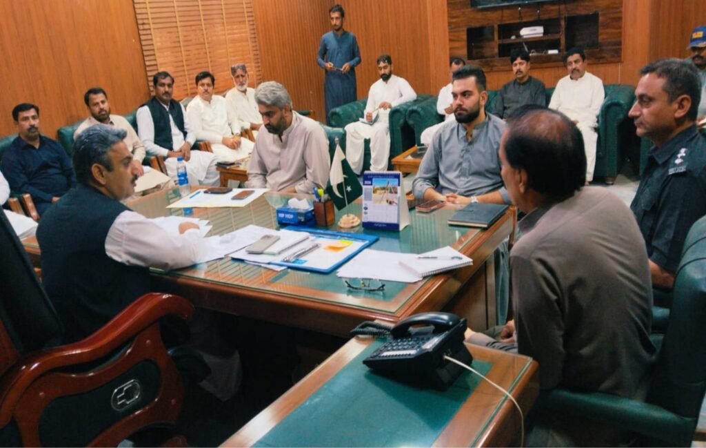 استامحمد۔ ڈپٹی کمشنر استامحمد محمد رمضان پلال ڈسٹرکٹ کوآرڈینیشن کمیٹی کے منعقدہ اجلاس کی صدارت کر رہے ہیں