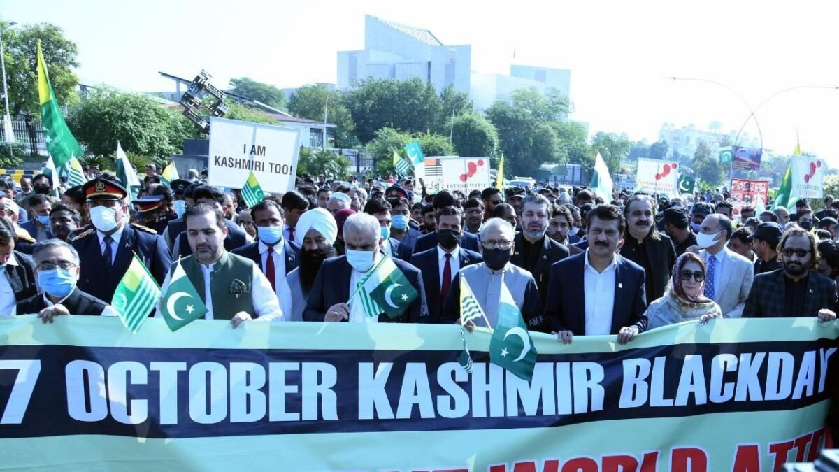 یومِ سیاہ کشمیر: صدر زرداری اور وزیراعظم شہباز شریف کا عالمی برادری سے کردار ادا کرنے کا مطالبہ